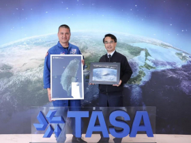 太空人林琪兒訪台掀熱潮！衛星概念股有哪些？21家台廠出列…跟上美國重返月球計畫？火箭阿北談台灣優勢